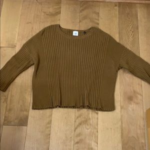 Perfect for Fall! Cabi cropped sweater! Medium.